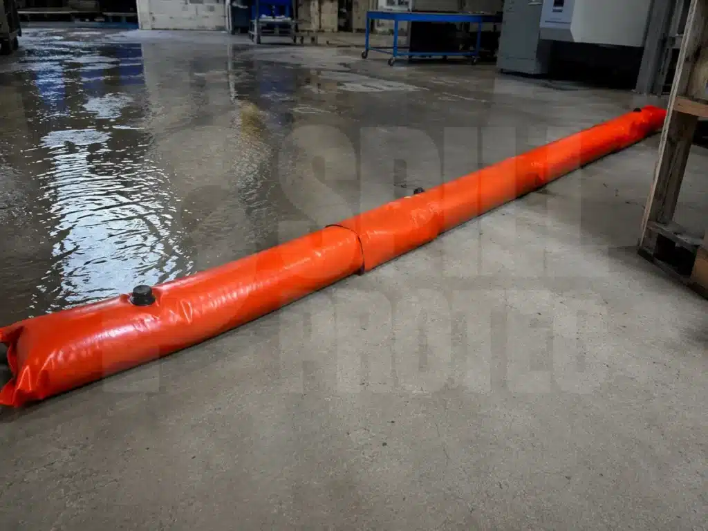 Desviador de fugas de techo SpillProtec con tubo de desvío de agua en uso